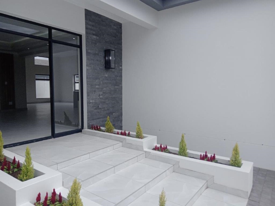 4 Bedroom Property for Sale in Wavecrest Eastern Cape